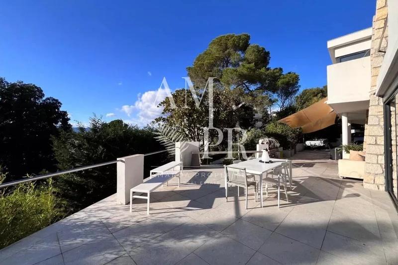 Villa - 233 m² - 7 pièces