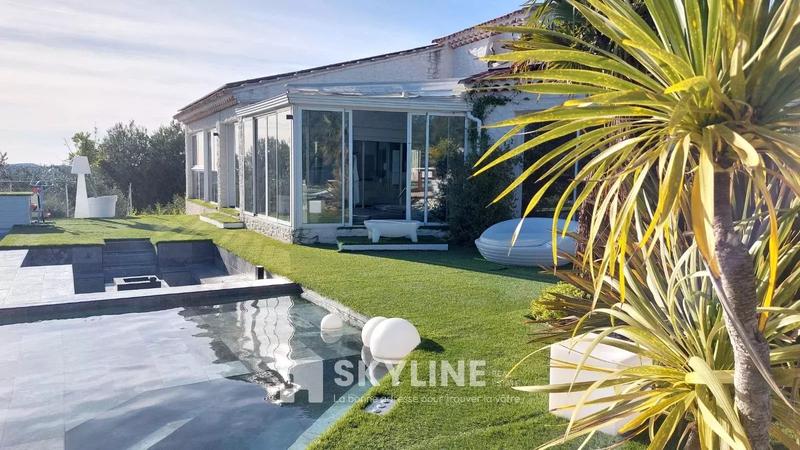 Villa - 210 m² - 8 pièces