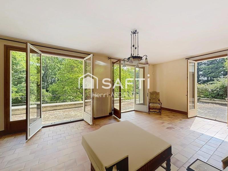 Maison - 220 m² - 8 pièces