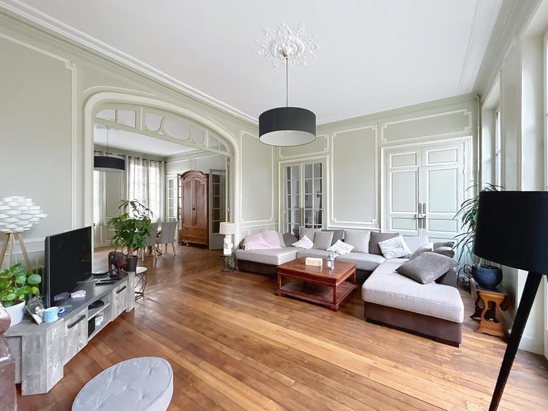 Maison de maîtres - 590 m² - 12 pièces