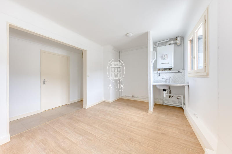 Bureau - 155 m² - 11 pièces