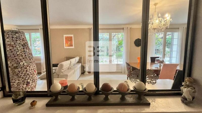 Propriété - 325 m² - 11 pièces