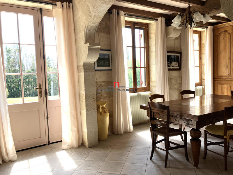 Maison - 228 m² - 6 pièces