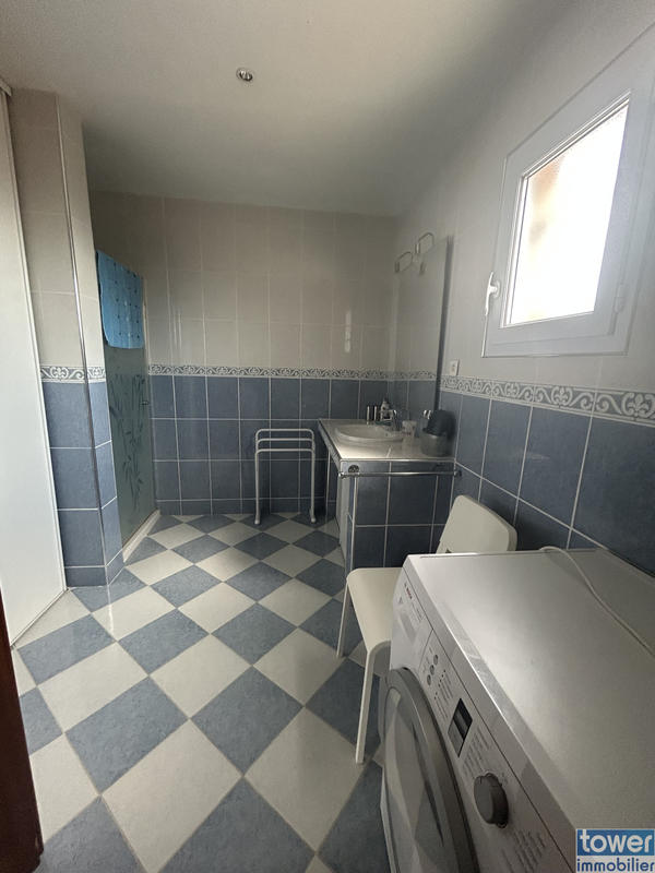 Maison - 240 m² - 8 pièces