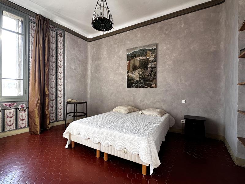 Demeure - 401 m² - 12 pièces