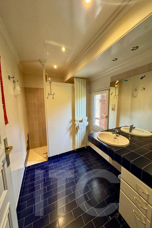 Maison - 184 m² - 6 pièces