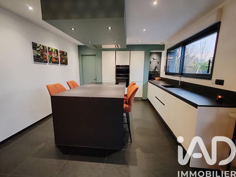 Maison - 177 m² - 7 pièces