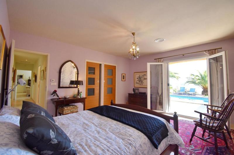 Villa - 235 m² - 6 pièces