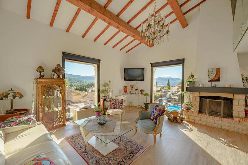 Propriété - 152 m² - 5 pièces