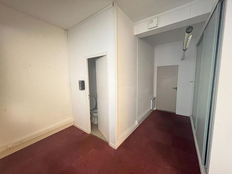 Local commercial - 130 m² - 6 pièces