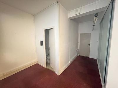 Local commercial - 130 m² - 6 pièces