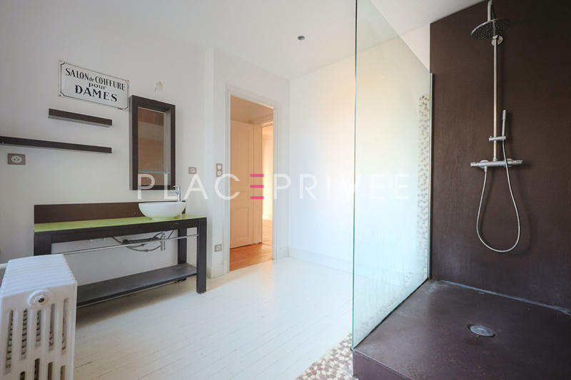 Demeure - 365 m² - 12 pièces