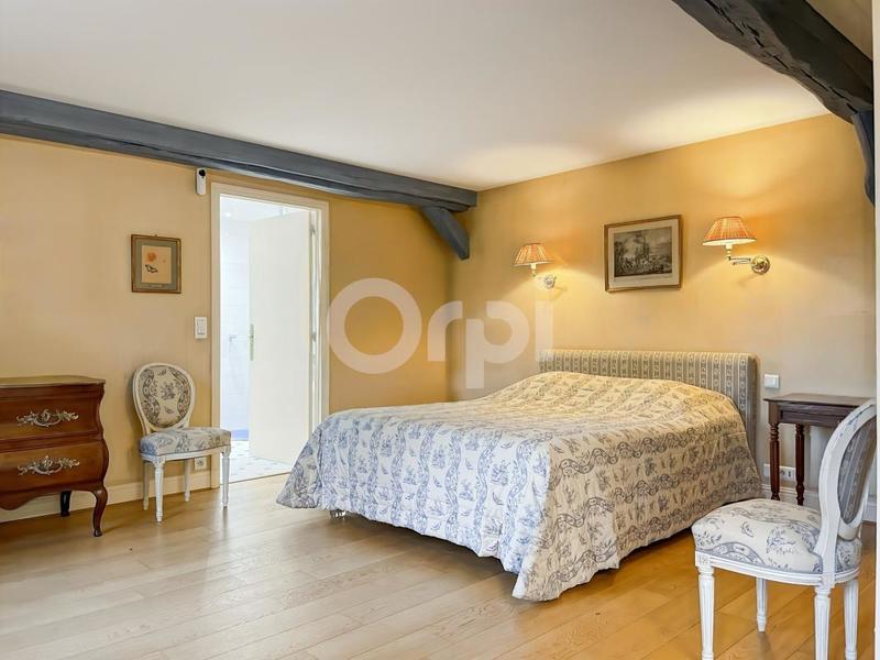 Propriété - 236 m² - 6 pièces