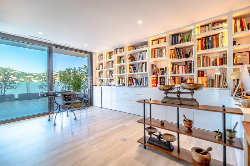 Villa - 297 m² - 8 pièces