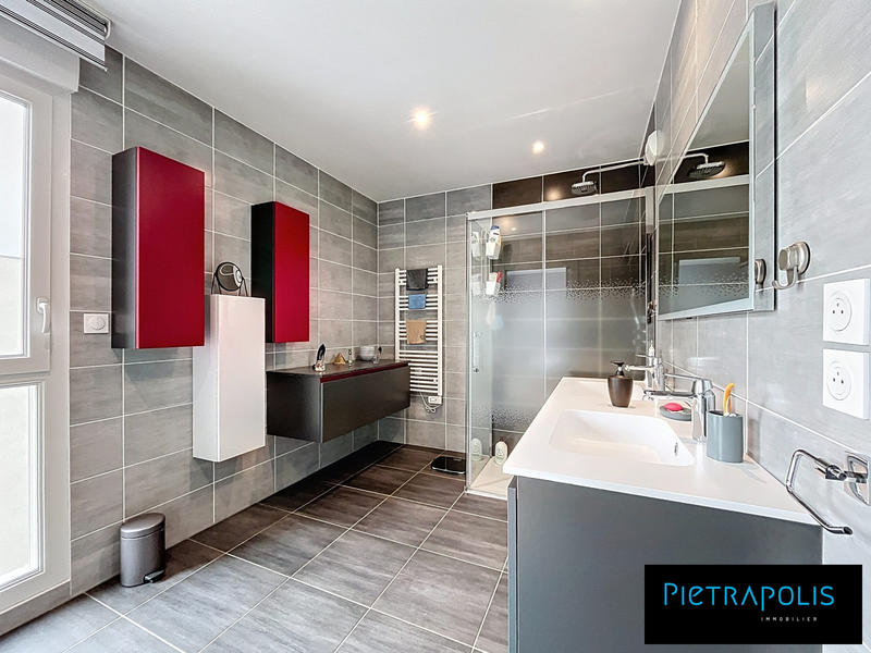 Appartement - 91 m² - 3 pièces