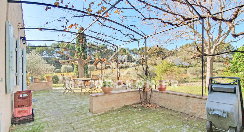 Maison - 330 m² - 8 pièces