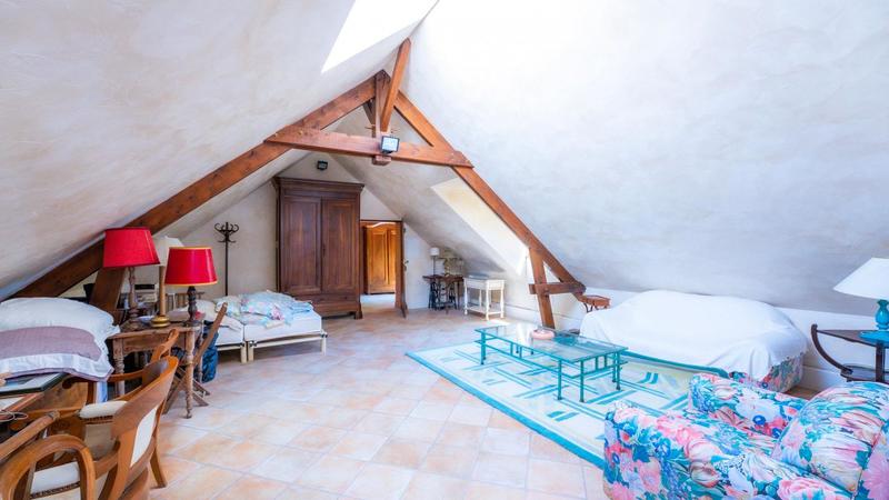 Maison - 660 m² - 16 pièces