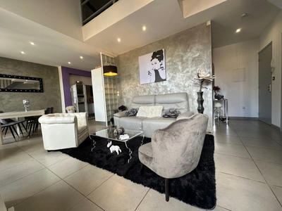 Appartement - 84 m² - 3 pièces