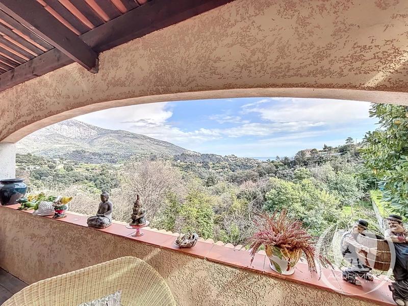 Villa - 300 m² - 8 pièces