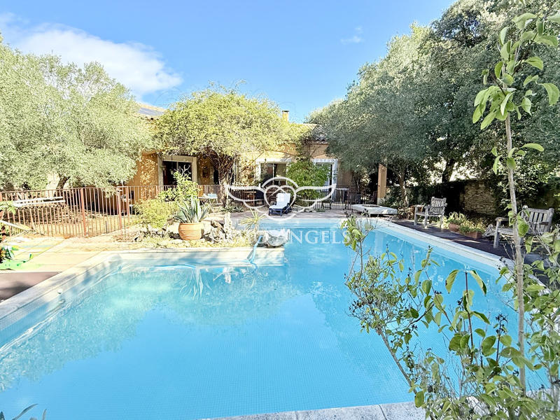 Maison traditionnelle - 182 m² - 7 pièces