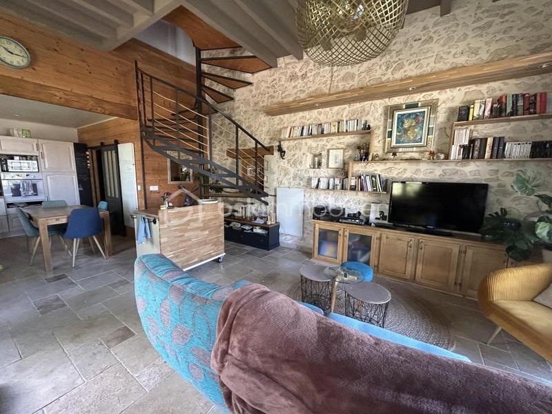 Propriété - 885 m² - 22 pièces