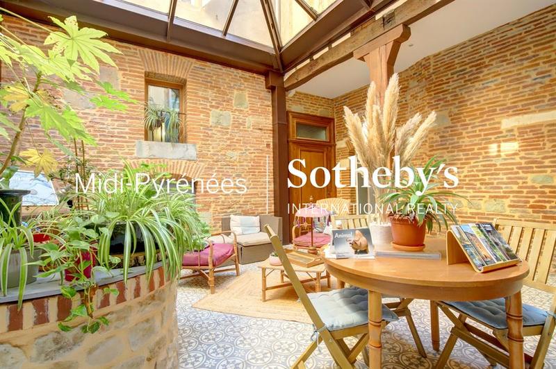 Maison bourgeoise - 733 m² - 19 pièces