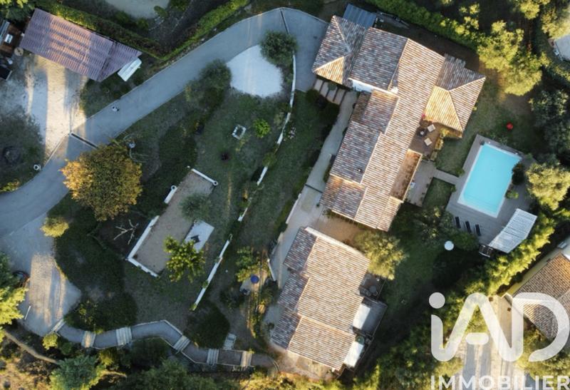 Maison - 320 m² - 13 pièces