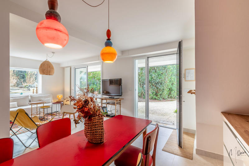 Maison - 330 m² - 10 pièces