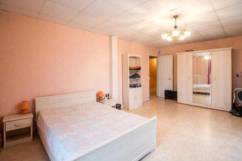 Maison en pierre - 275 m² - 11 pièces