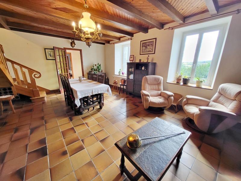 Maison - 163 m² - 9 pièces