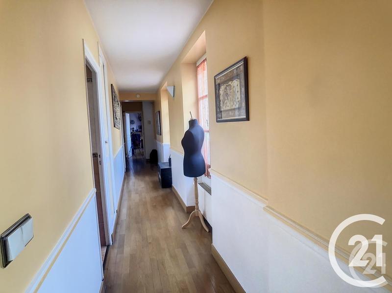 Maison - 235 m² - 10 pièces