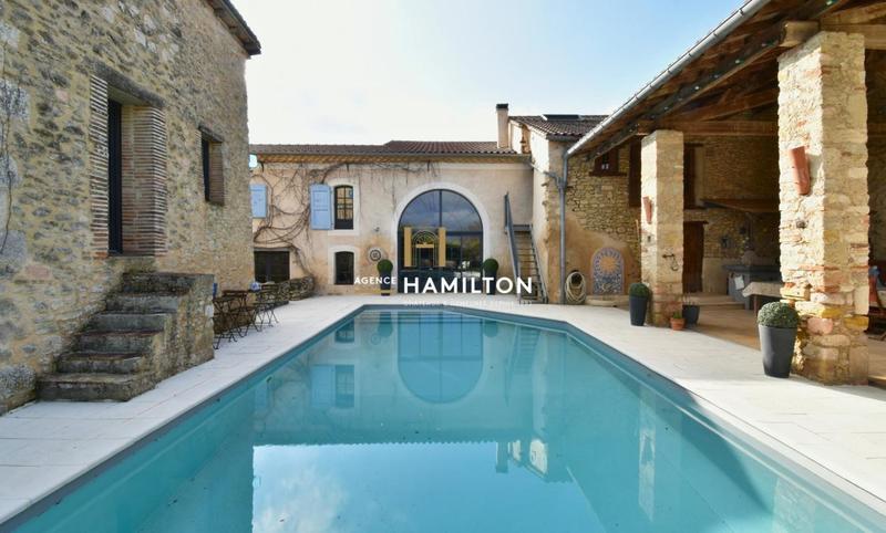 Maison - 399 m² - 11 pièces