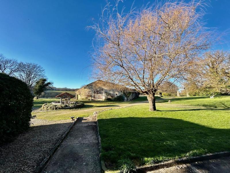 Propriété - 540 m² - 18 pièces