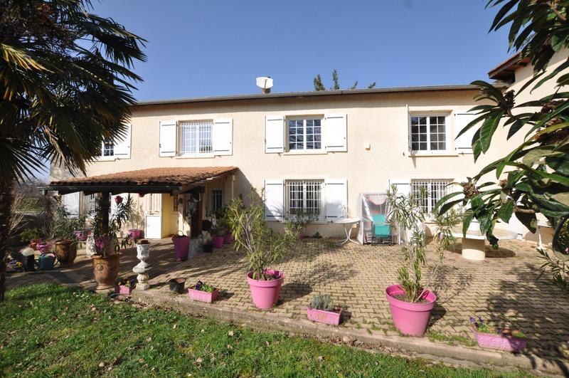 Maison - 280 m² - 9 pièces