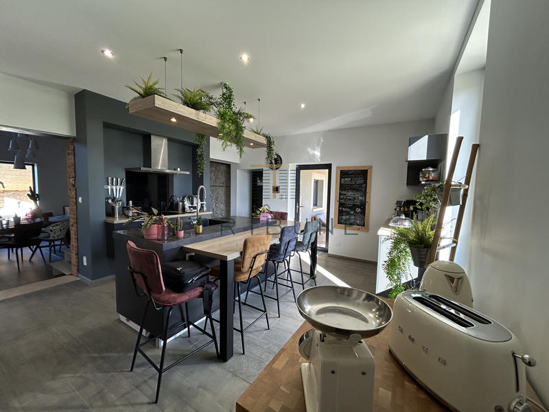 Maison - 262 m² - 9 pièces