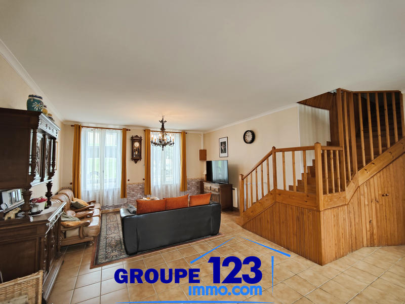 Maison - 205 m² - 9 pièces