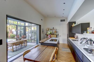 Maison - 235 m² - 6 pièces