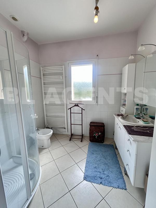 Maison traditionnelle - 165 m² - 7 pièces