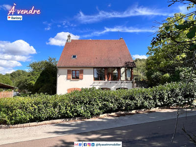 Maison - 289 m² - 10 pièces