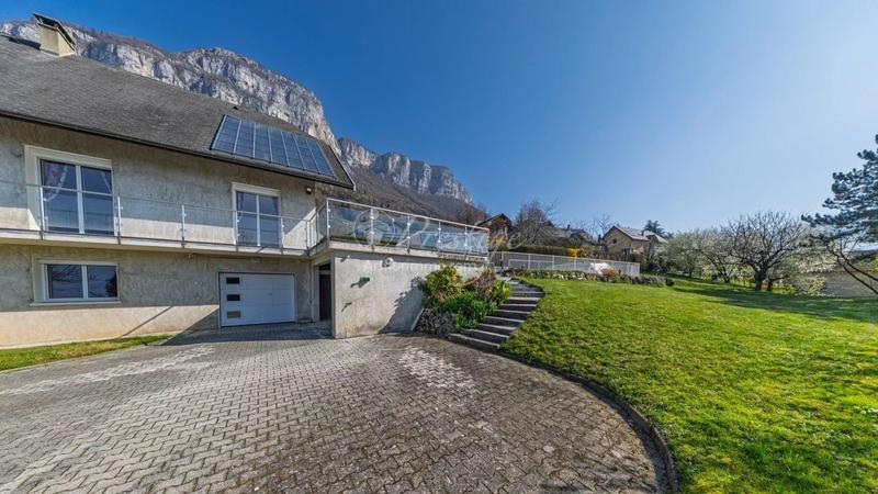 Maison - 253 m² - 7 pièces