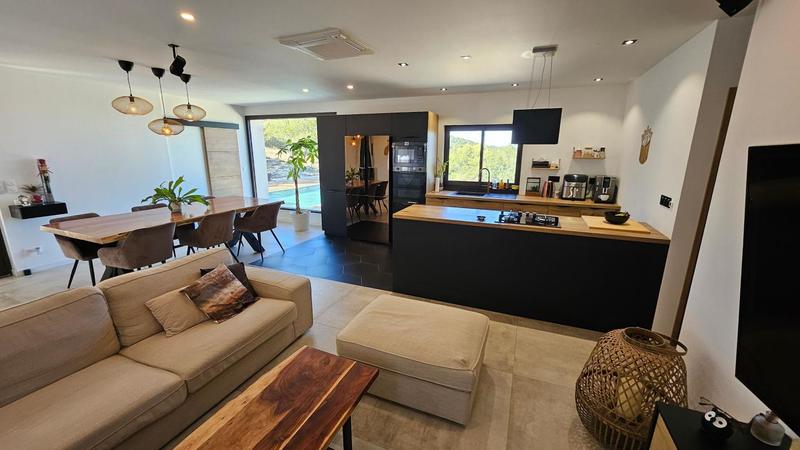 Maison - 170 m² - 5 pièces