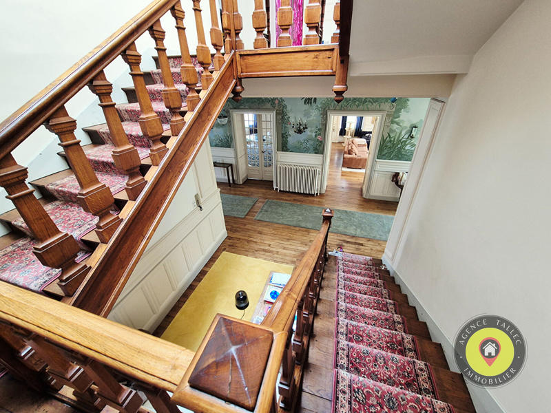 Maison - 484 m² - 11 pièces