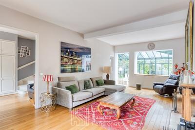 Maison - 250 m² - 7 pièces