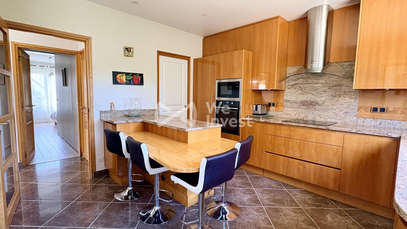 Maison - 202 m² - 11 pièces