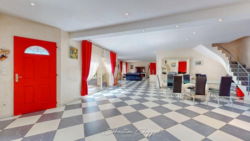 Maison - 252 m² - 10 pièces