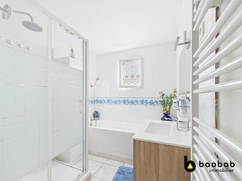 Maison - 99 m² - 4 pièces