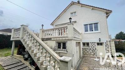 Maison - 90 m² - 5 pièces