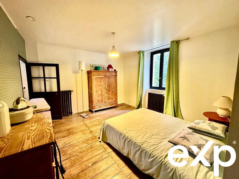 Maison traditionnelle - 219 m² - 9 pièces