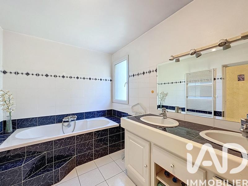 Maison de maîtres - 303 m² - 13 pièces