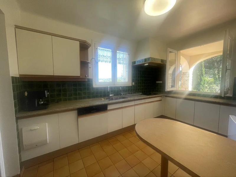 Maison - 228 m² - 9 pièces